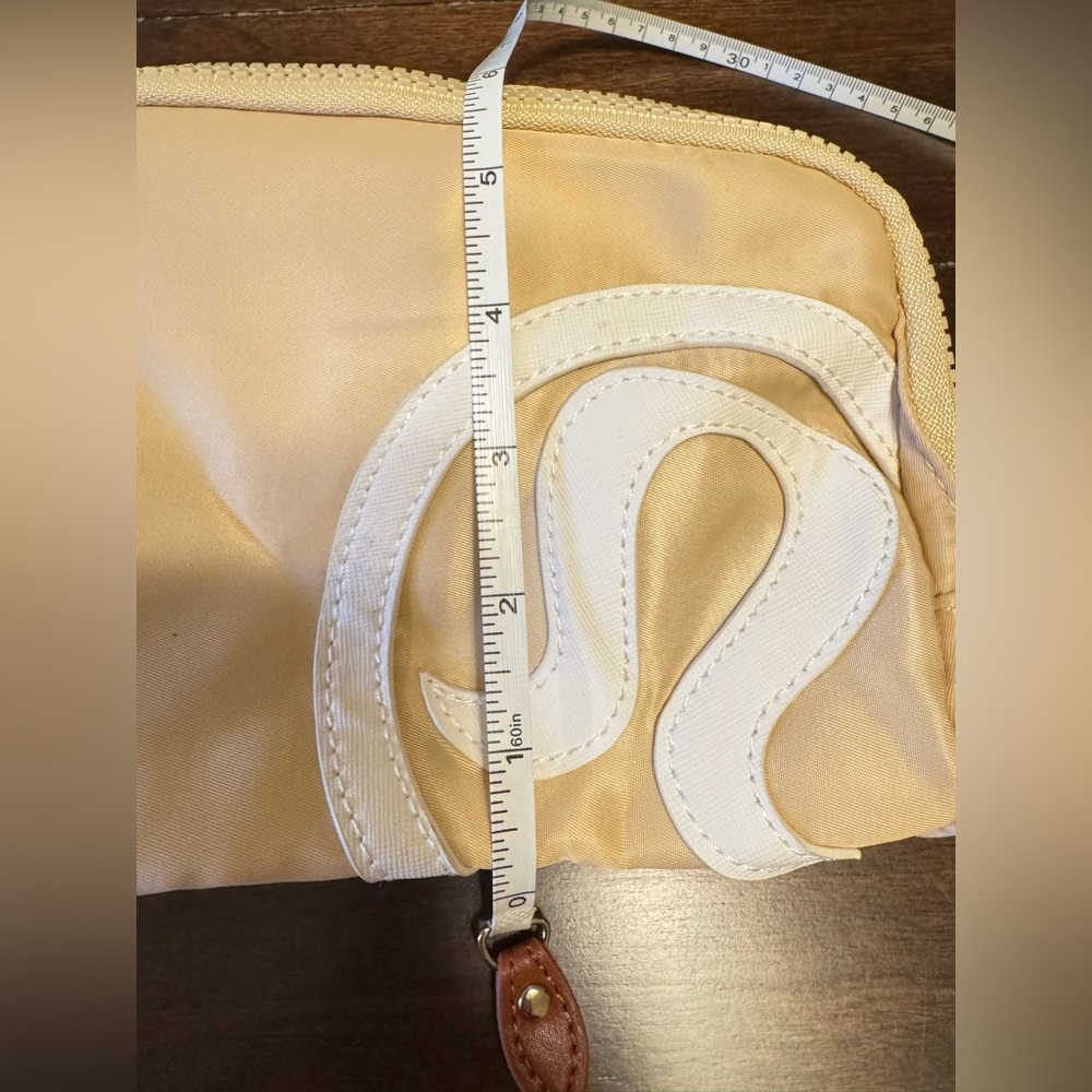 NWOT Lululemon everywhere belt bag 1L - Picture 15 of 15